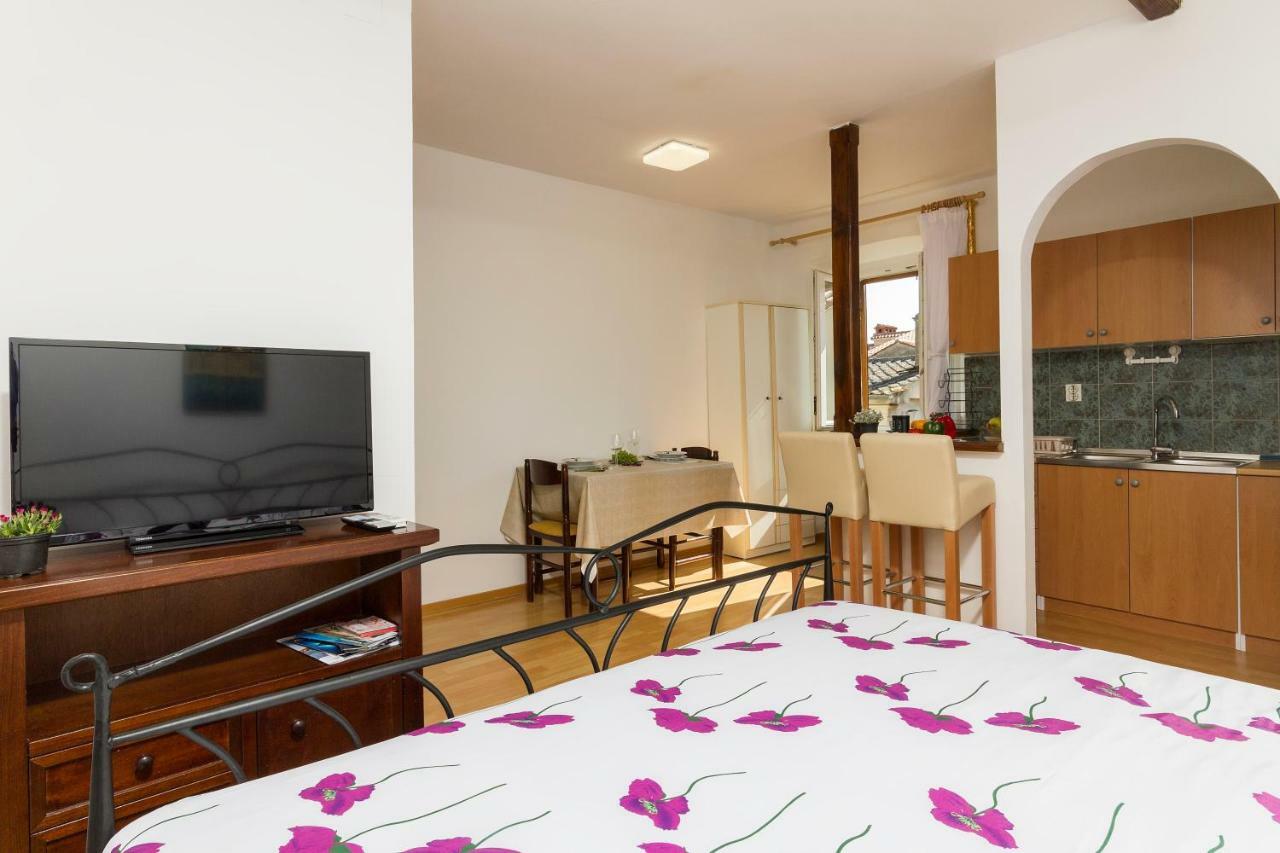 Studio Apartman Ela Pula Extérieur photo